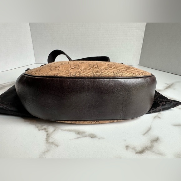 Authentic vintage Gucci Web Half Moon Messenger COA included - Picture 7 of 16